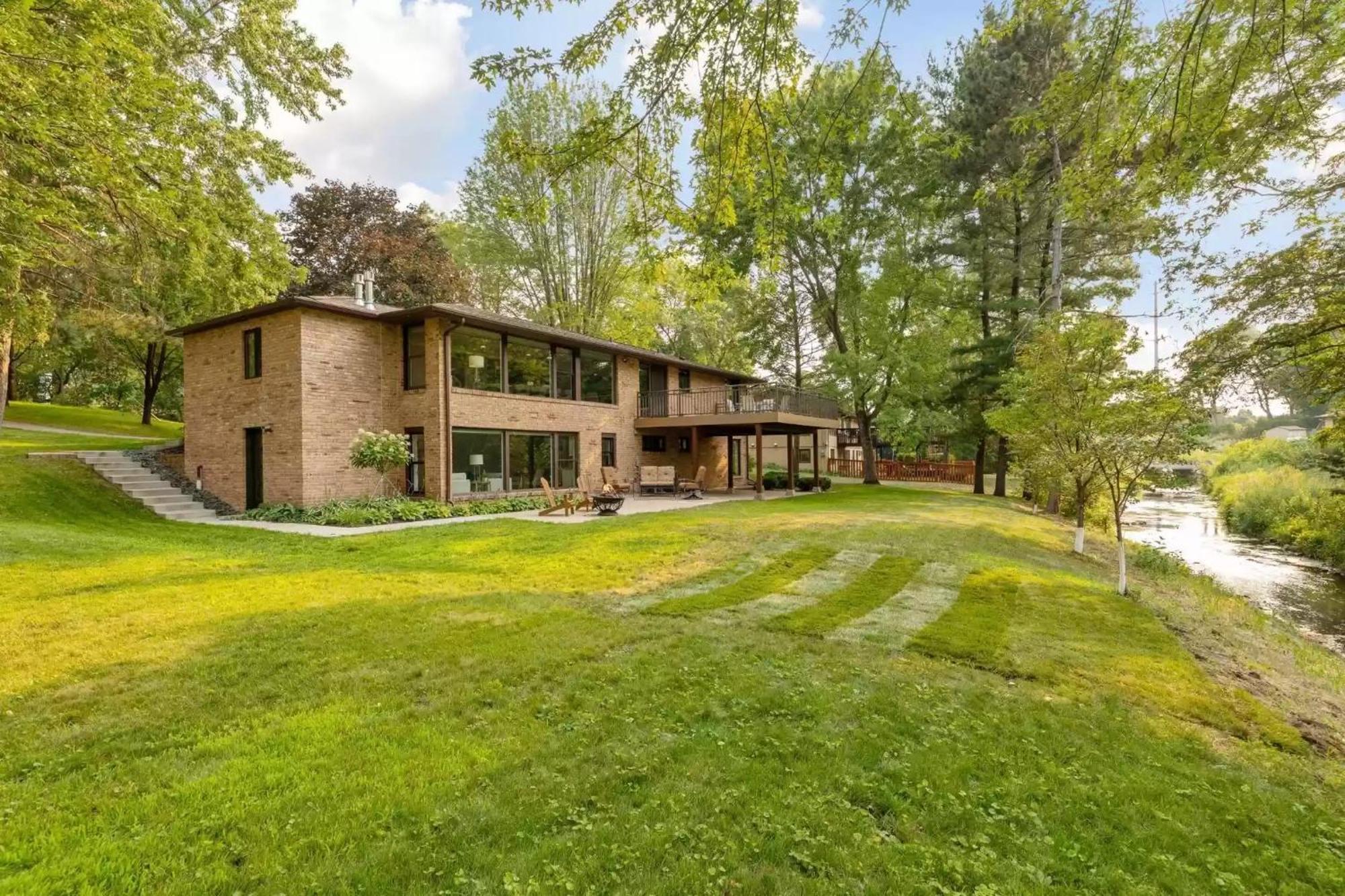 Bassett Creek Retreat Villa Minneapolis Exterior photo