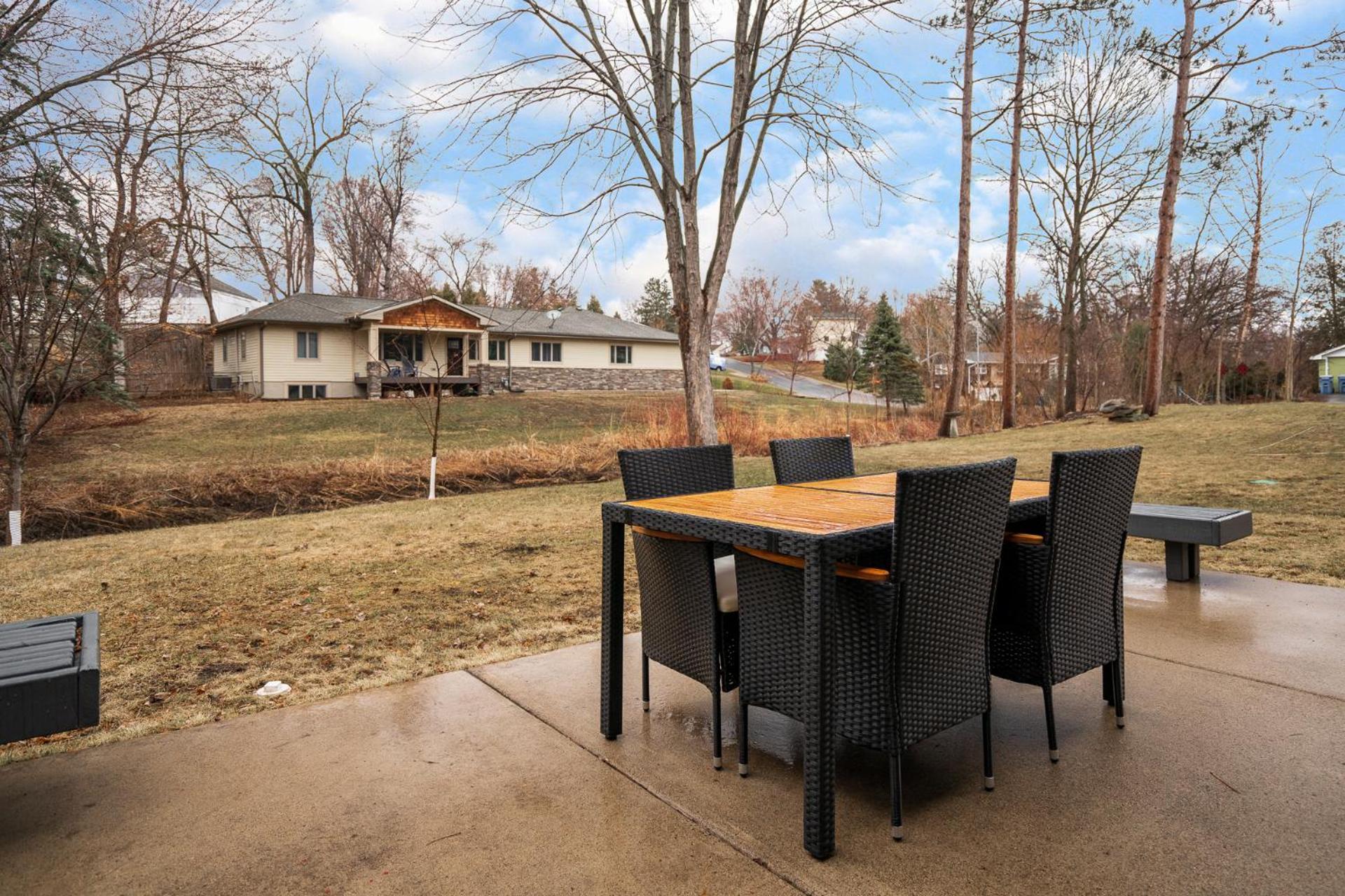 Bassett Creek Retreat Villa Minneapolis Exterior photo